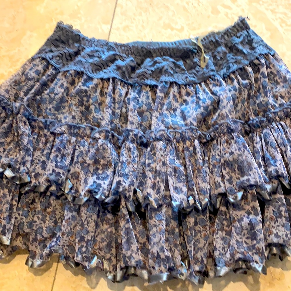 Adorable levels of flouncy! Mini skirt